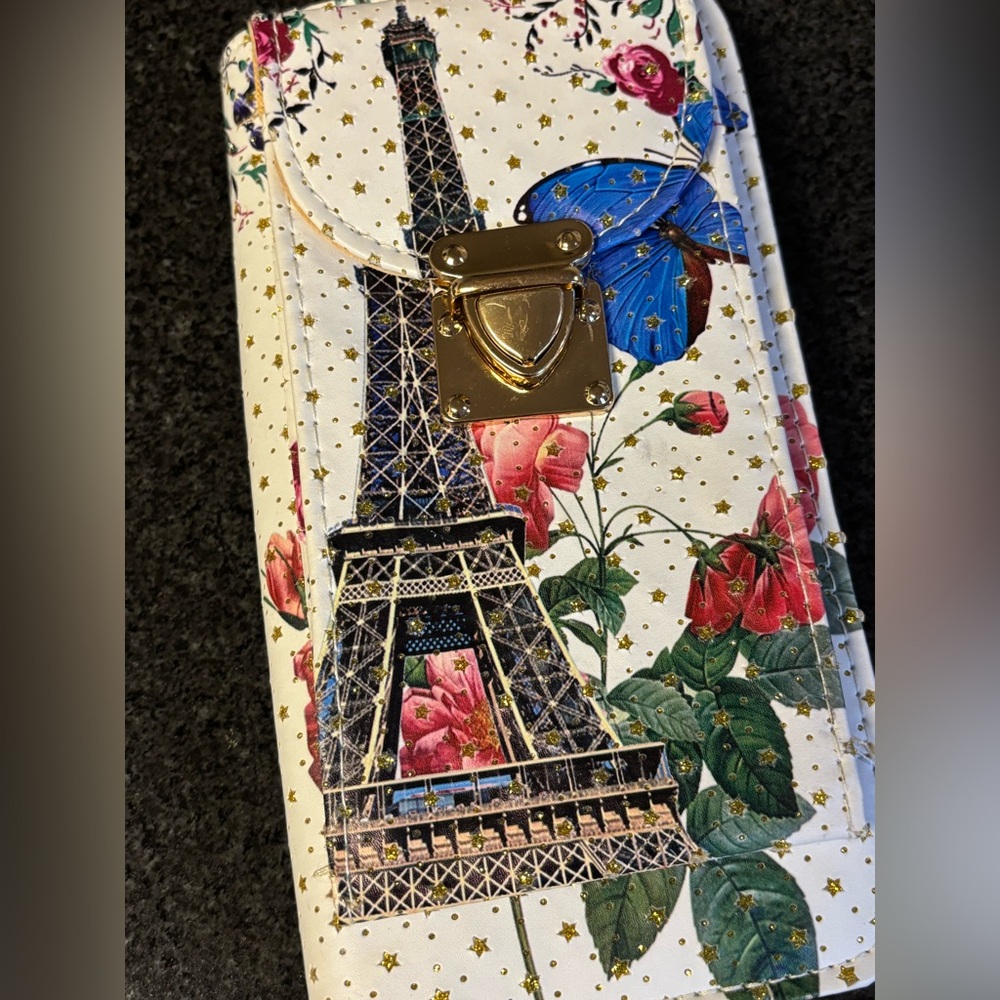 BeAuTiFuL Boutique Paris Crossbody Wallet! 💕 - Picture 6 of 10